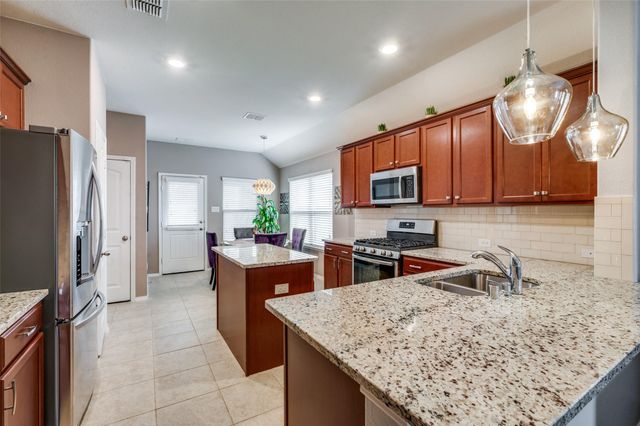 1525 Acmite Avenue, Cross Roads, TX 76227