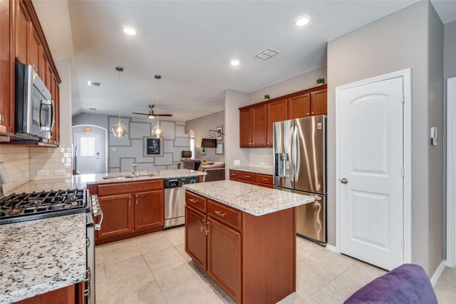 1525 Acmite Avenue, Cross Roads, TX 76227