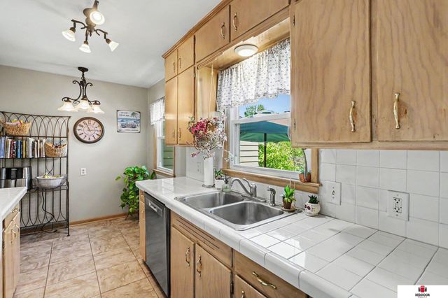 636 S 51 Street, Lincoln, NE 68510