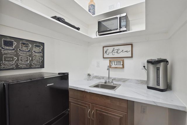 630 NE 175th St, Miami, FL 33162