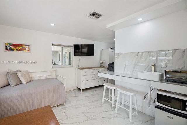 630 NE 175th St, Miami, FL 33162