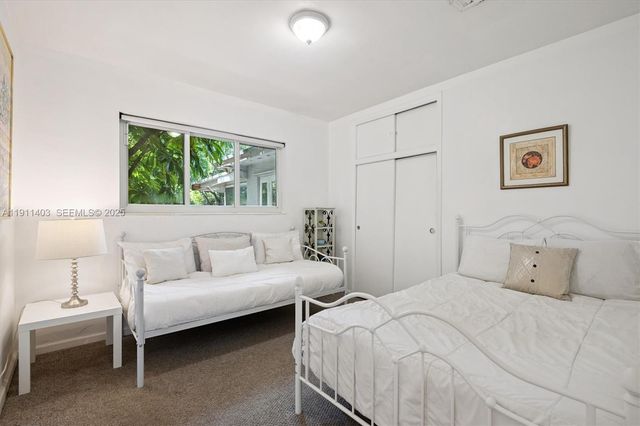 630 NE 175th St, Miami, FL 33162