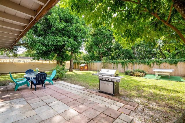 630 NE 175th St, Miami, FL 33162