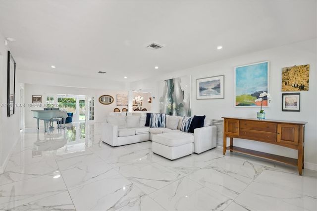 630 NE 175th St, Miami, FL 33162