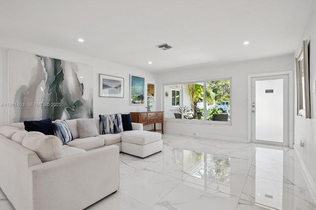 630 NE 175th St, Miami, FL 33162