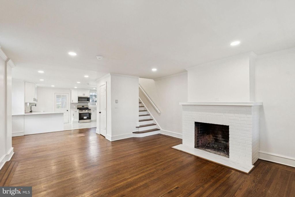 Image 2 of property listing at 333 BLANCHARD RD, Drexel Hill, PA 19026