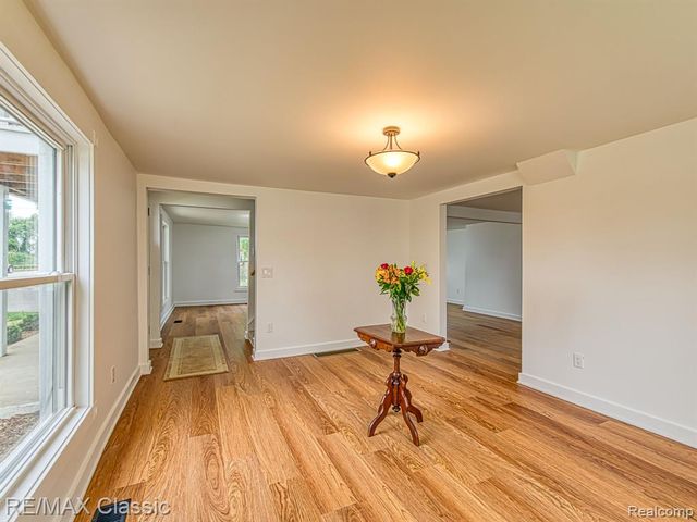 9509 Main Street, Whitmore Lake, MI 48189