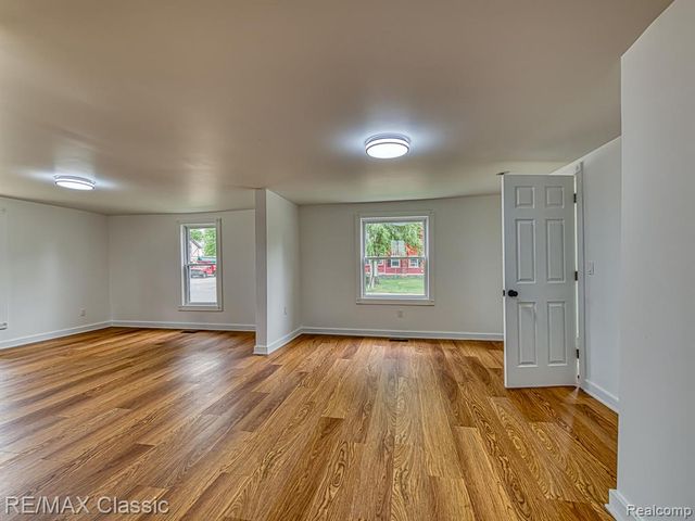 9509 Main Street, Whitmore Lake, MI 48189