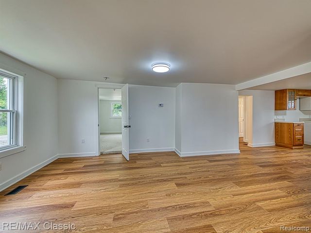 9509 Main Street, Whitmore Lake, MI 48189