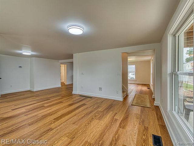 9509 Main Street, Whitmore Lake, MI 48189