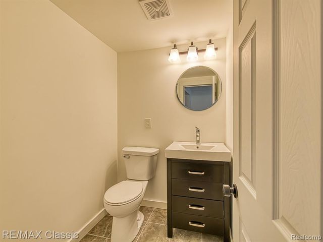 9509 Main Street, Whitmore Lake, MI 48189