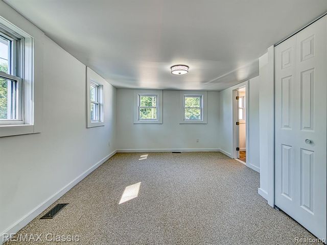 9509 Main Street, Whitmore Lake, MI 48189