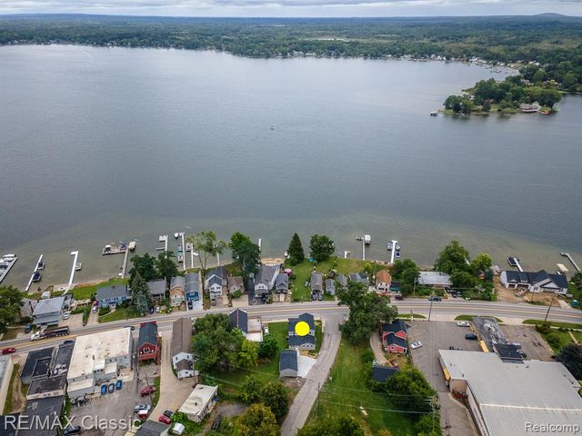 9509 Main Street, Whitmore Lake, MI 48189