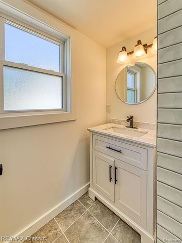 9509 Main Street, Whitmore Lake, MI 48189