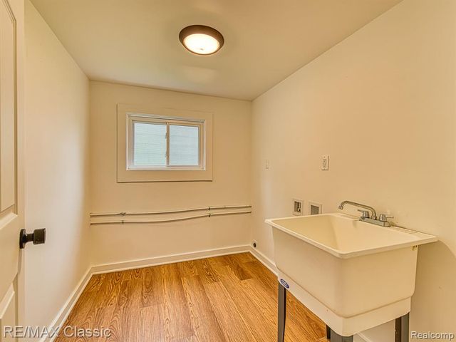 9509 Main Street, Whitmore Lake, MI 48189