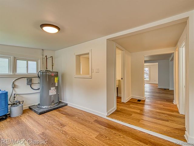 9509 Main Street, Whitmore Lake, MI 48189