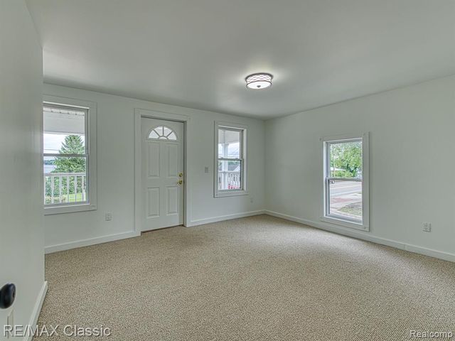 9509 Main Street, Whitmore Lake, MI 48189