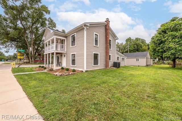 9509 Main Street, Whitmore Lake, MI 48189