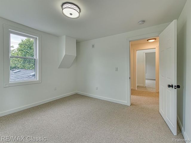 9509 Main Street, Whitmore Lake, MI 48189