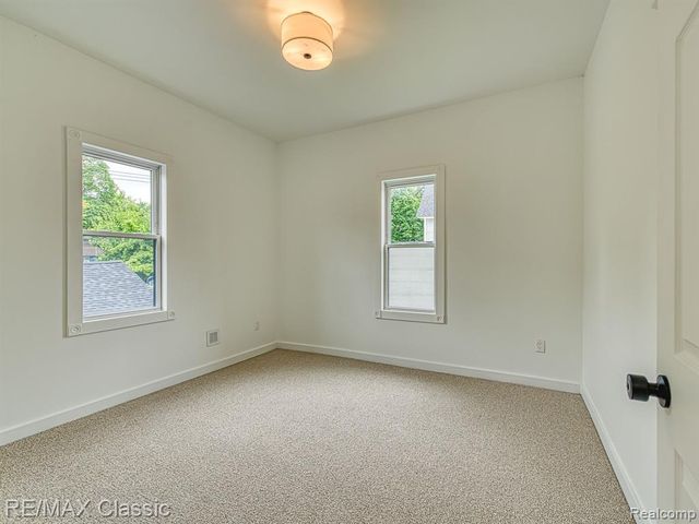 9509 Main Street, Whitmore Lake, MI 48189