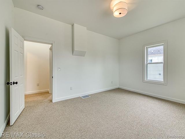 9509 Main Street, Whitmore Lake, MI 48189