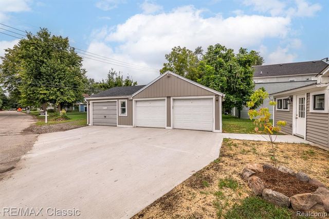 9509 Main Street, Whitmore Lake, MI 48189