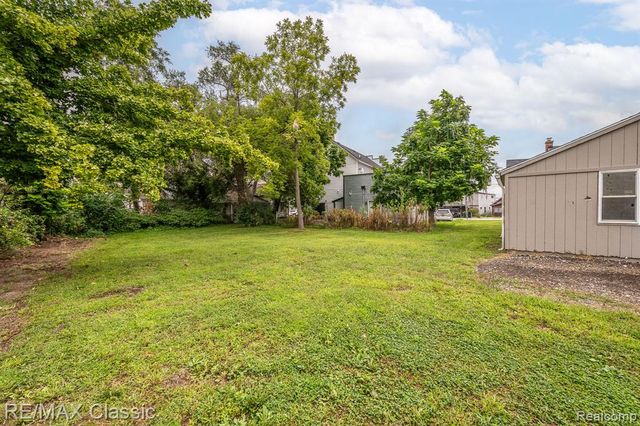 9509 Main Street, Whitmore Lake, MI 48189