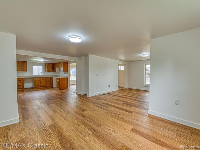 9509 Main Street, Whitmore Lake, MI 48189