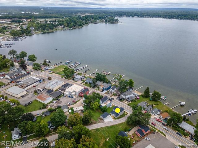 9509 Main Street, Whitmore Lake, MI 48189