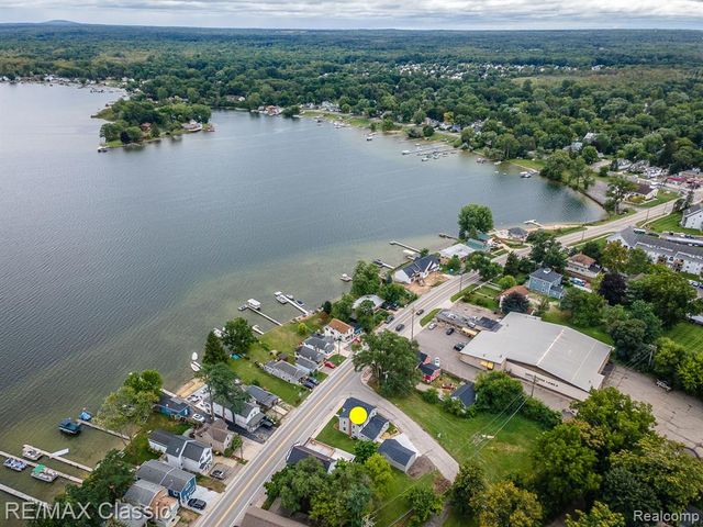 9509 Main Street, Whitmore Lake, MI 48189