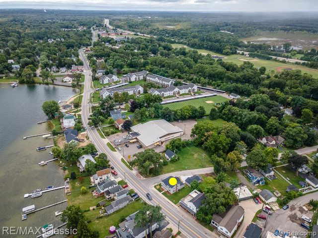 9509 Main Street, Whitmore Lake, MI 48189