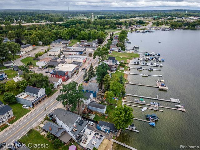 9509 Main Street, Whitmore Lake, MI 48189