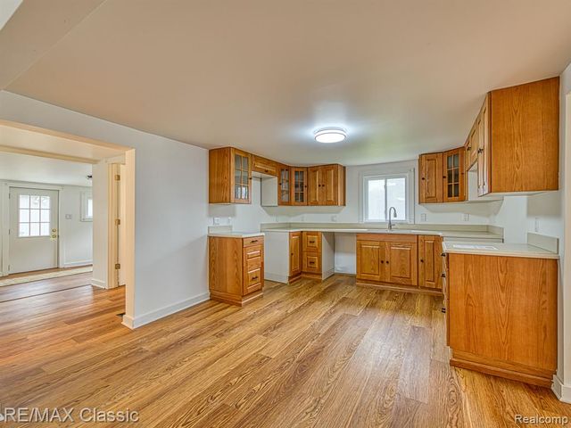 9509 Main Street, Whitmore Lake, MI 48189