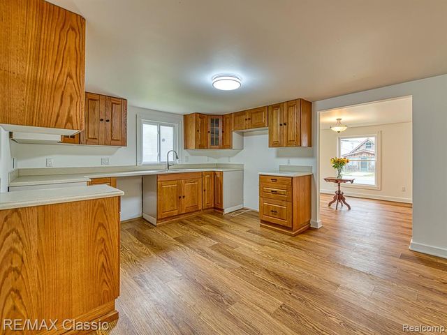 9509 Main Street, Whitmore Lake, MI 48189