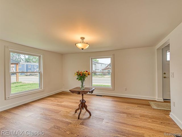 9509 Main Street, Whitmore Lake, MI 48189