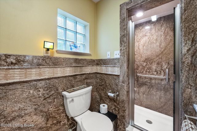 3004 Colonial Hill Rd, Louisville, KY 40205