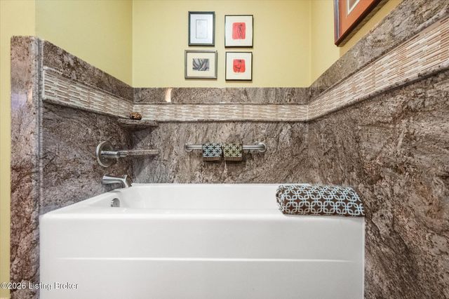 3004 Colonial Hill Rd, Louisville, KY 40205