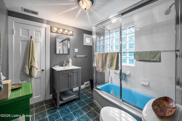 3004 Colonial Hill Rd, Louisville, KY 40205