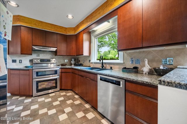 3004 Colonial Hill Rd, Louisville, KY 40205