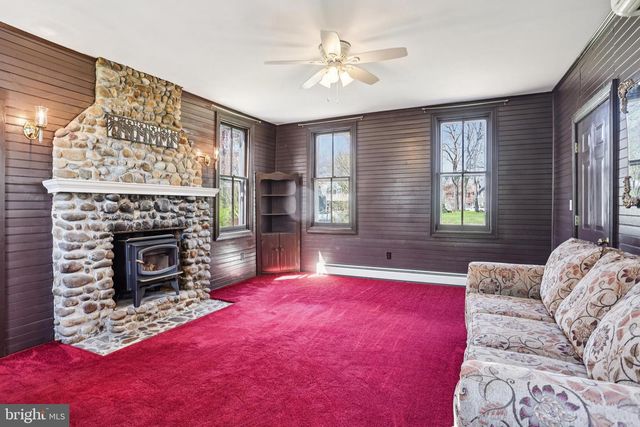 1 W LINDEN RD, Burlington Township, NJ 08016