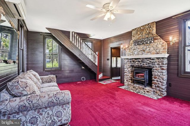 1 W LINDEN RD, Burlington Township, NJ 08016