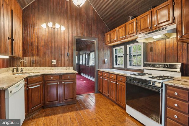 1 W LINDEN RD, Burlington Township, NJ 08016