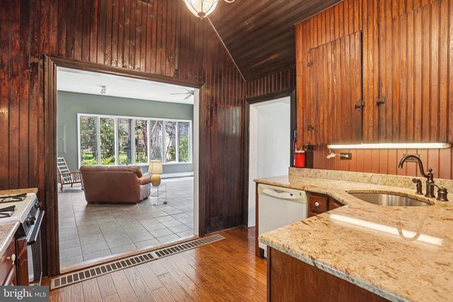 1 W LINDEN RD, Burlington Township, NJ 08016