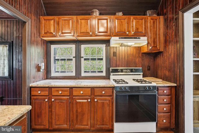 1 W LINDEN RD, Burlington Township, NJ 08016