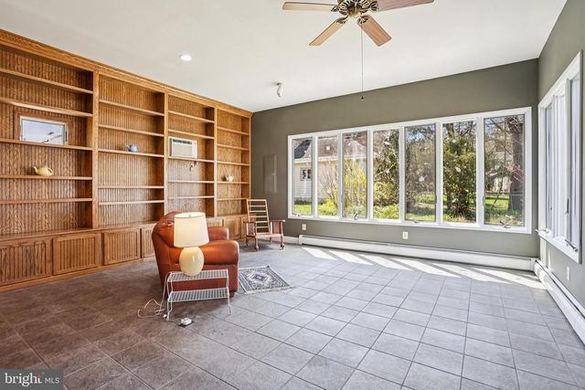 1 W LINDEN RD, Burlington Township, NJ 08016