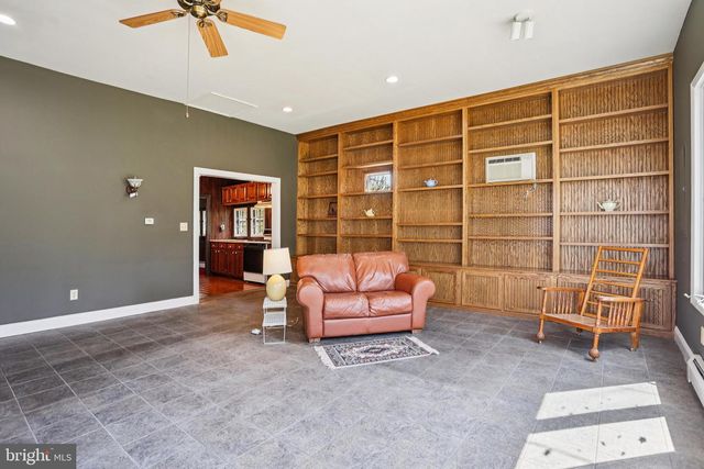 1 W LINDEN RD, Burlington Township, NJ 08016