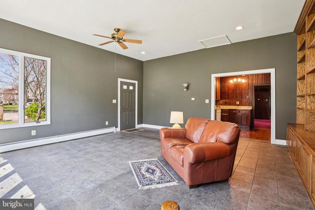 1 W LINDEN RD, Burlington Township, NJ 08016