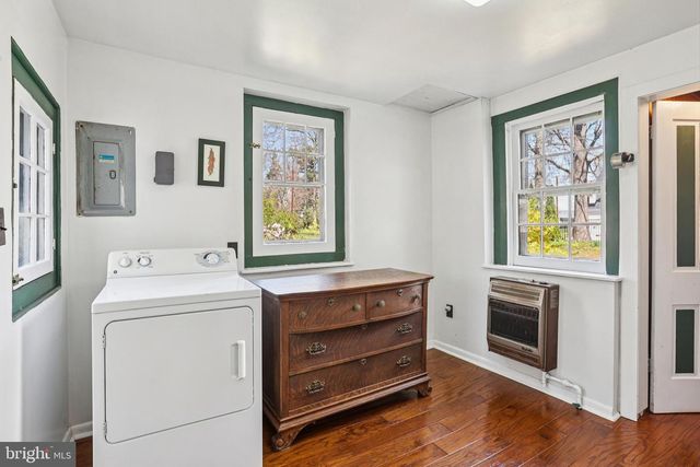 1 W LINDEN RD, Burlington Township, NJ 08016