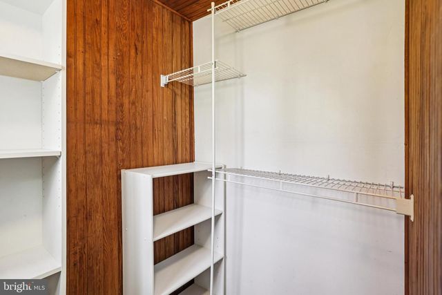 1 W LINDEN RD, Burlington Township, NJ 08016