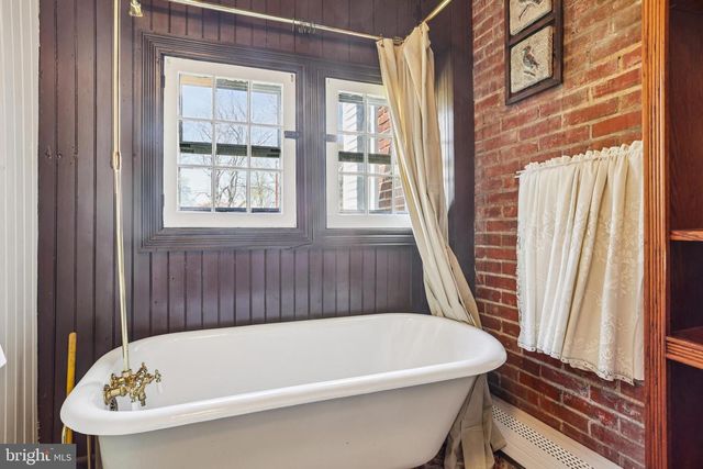 1 W LINDEN RD, Burlington Township, NJ 08016